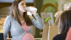 Газированную воду беременным можно