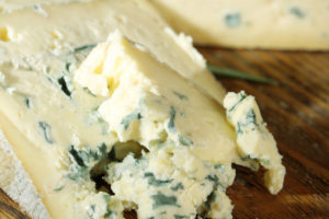 Можно ли при грудном вскармливании сыр с плесенью