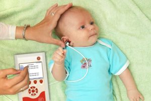 Как у новорожденного развивается слух
