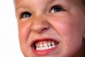Ребенок 5 лет скрипит зубами