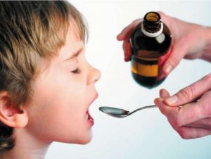 Как ребенка заставить выпить лекарство