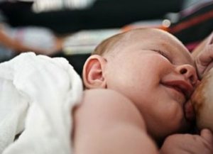 Что делать новорожденный ребенок не наедается грудным молоком