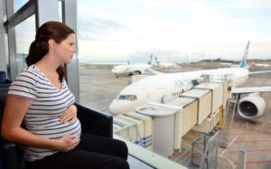 Пускают ли беременных в самолет