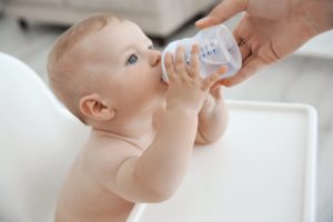 Когда можно давать малышу воду