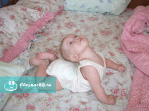 Ребенок 7 месяцев выгибает спину