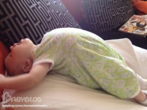 Ребенок 7 месяцев выгибает спину