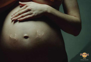 Когда чувствуются первые шевеления ребенка при первой беременности