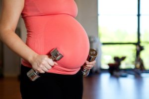 Можно ли беременным носить тяжелое