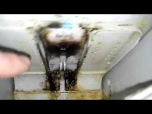 Течет стиральная машинка из под лотка для порошка