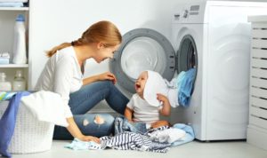 Как правильно стирать детские вещи