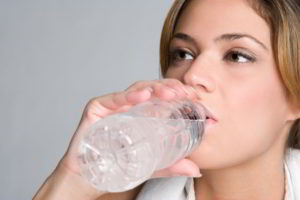 Можно ли кормящей маме пить газированную минеральную воду