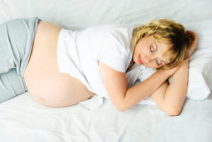 Как спать на последних сроках беременности