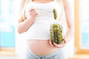 Почему беременных тянет на солененькое