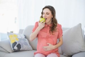 Почему болят зубы у беременных