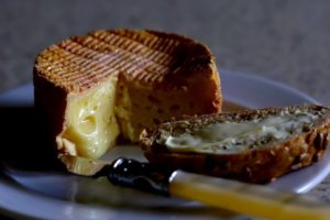 Можно ли сыр с плесенью при грудном вскармливании